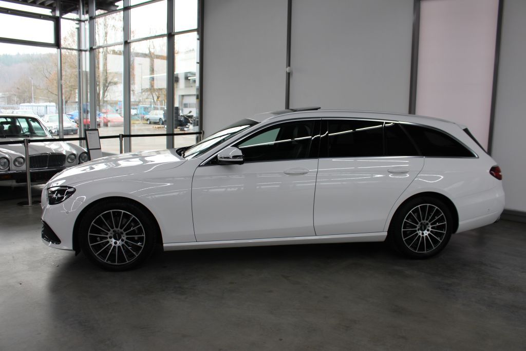 Mercedes-Benz E 220 d T 4M Avantgarde LED Kamera AHK Widescree foto 3
