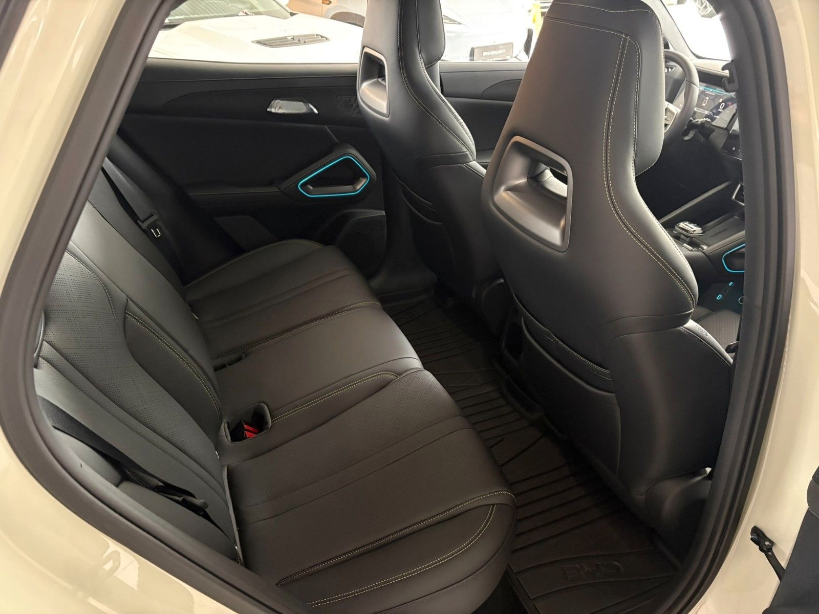 BYD ATTO 2 Comfort 64.8 kWh foto 9