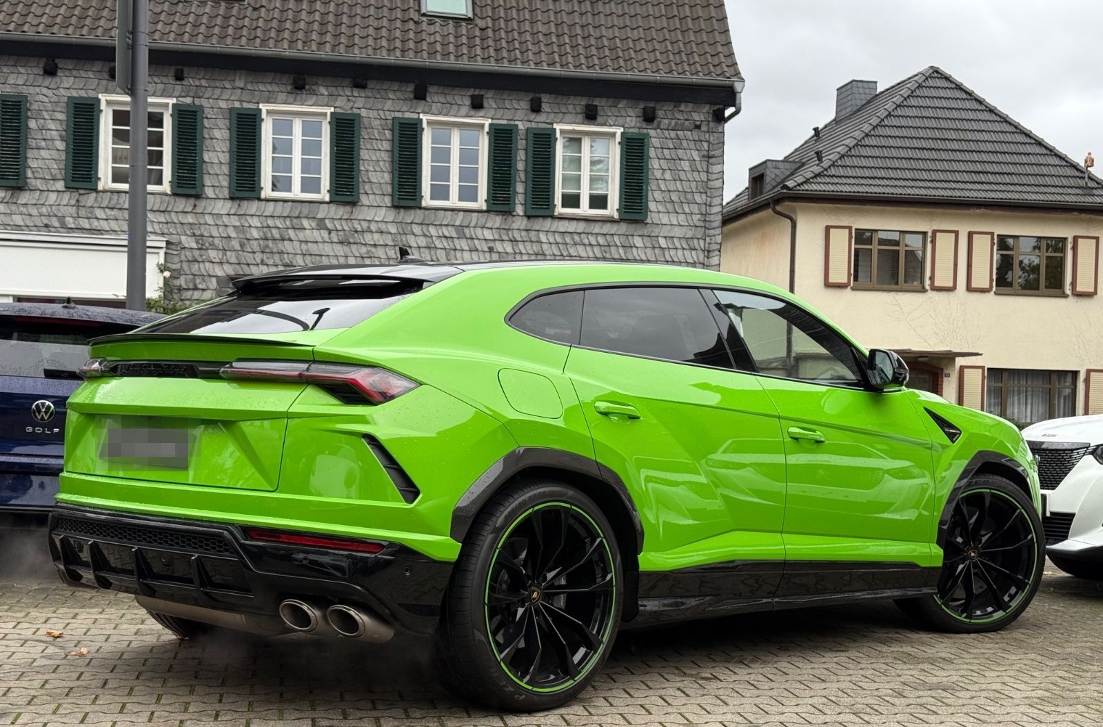 Lamborghini Urus 4.0 V8 Capsule Akrapovic Carbon 23 B&O TV foto 2