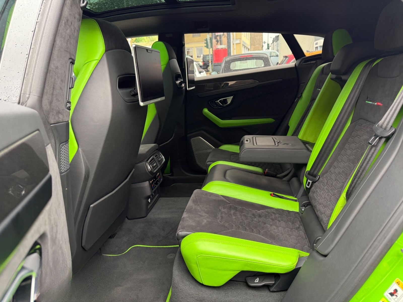 Lamborghini Urus 4.0 V8 Capsule Akrapovic Carbon 23 B&O TV foto 13