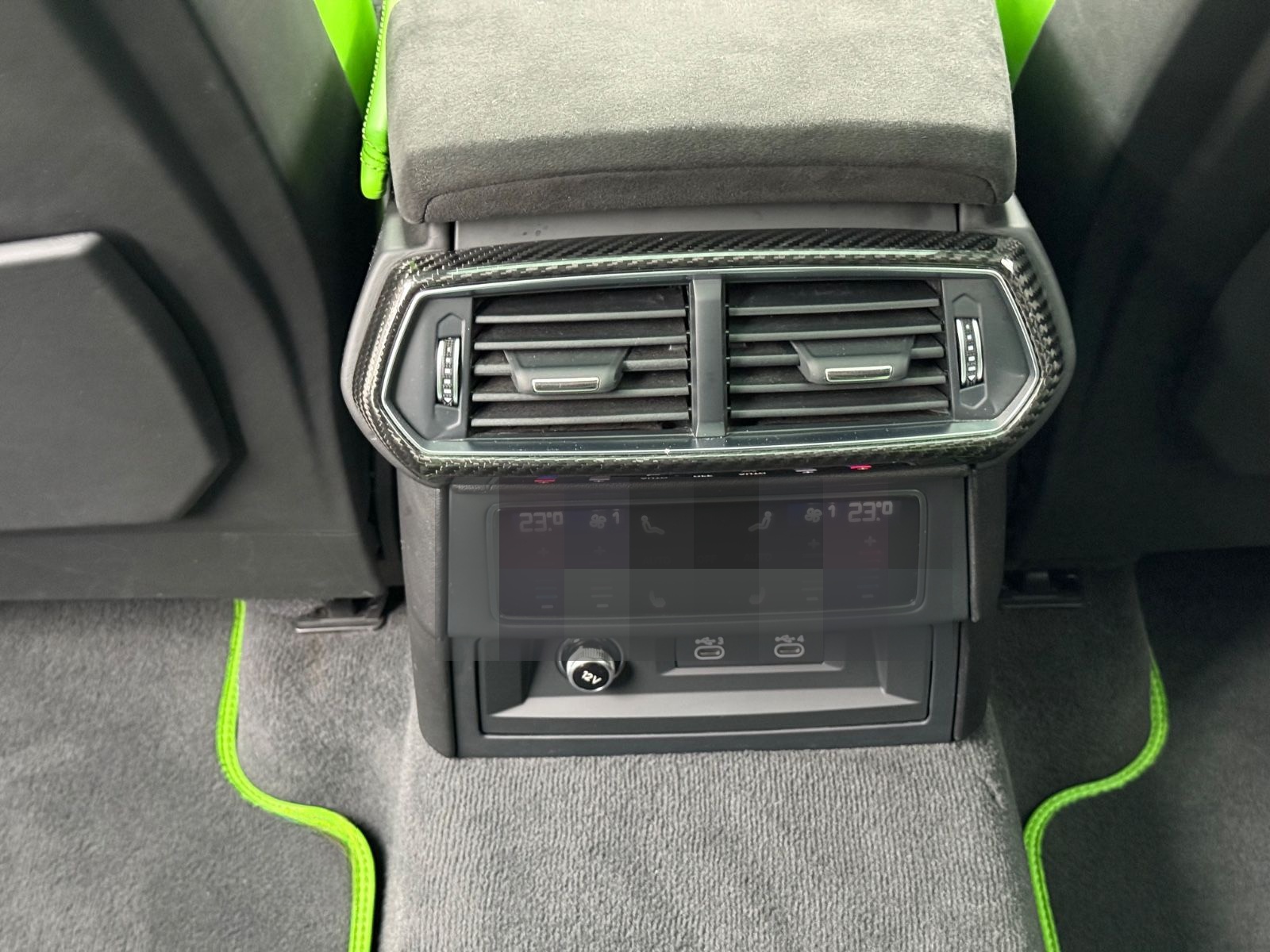 Lamborghini Urus 4.0 V8 Capsule Akrapovic Carbon 23 B&O TV foto 15