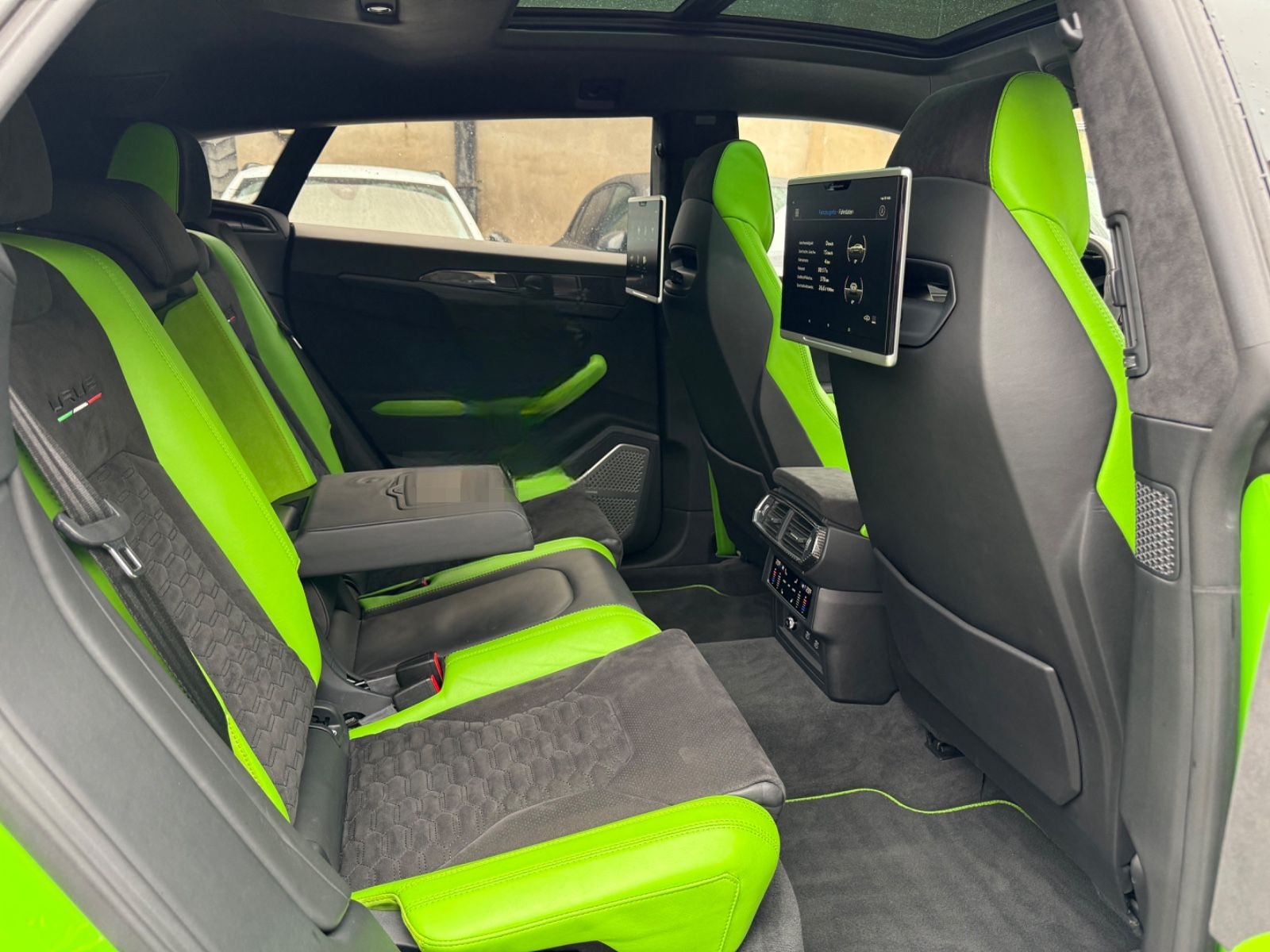 Lamborghini Urus 4.0 V8 Capsule Akrapovic Carbon 23 B&O TV foto 16