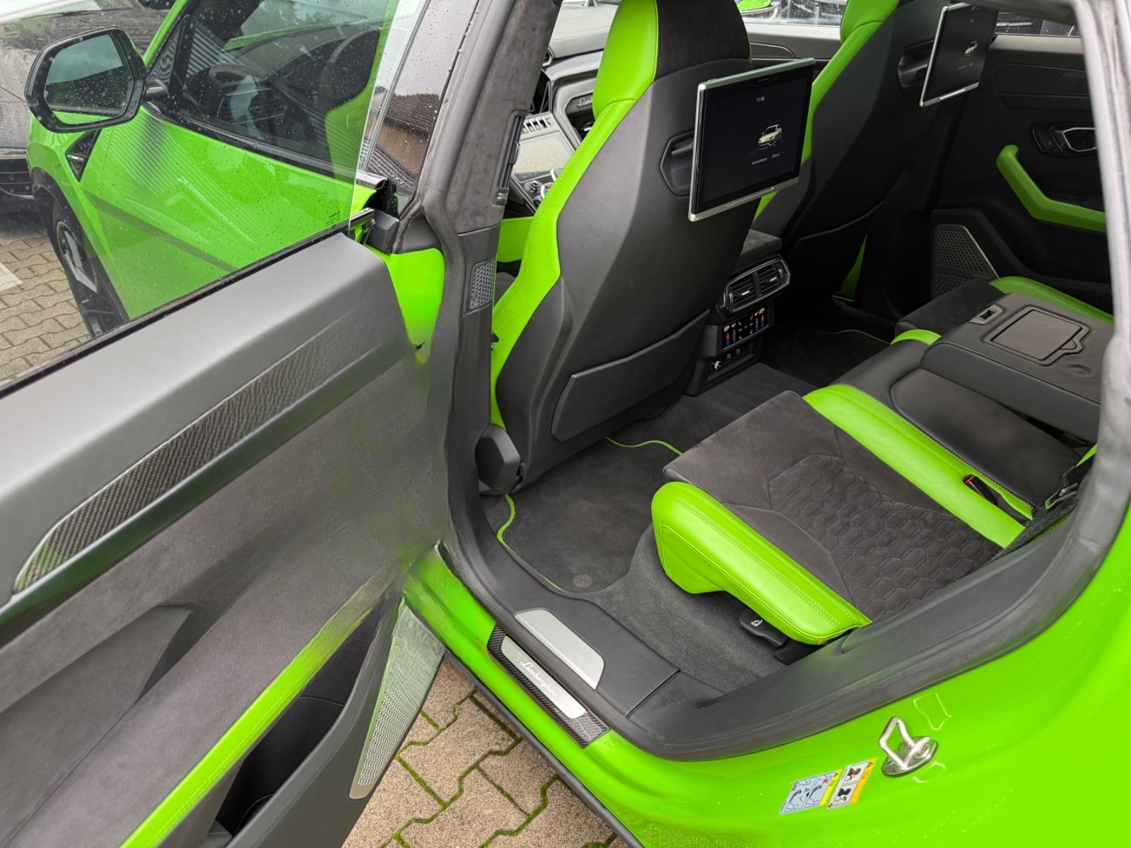 Lamborghini Urus 4.0 V8 Capsule Akrapovic Carbon 23 B&O TV foto 21