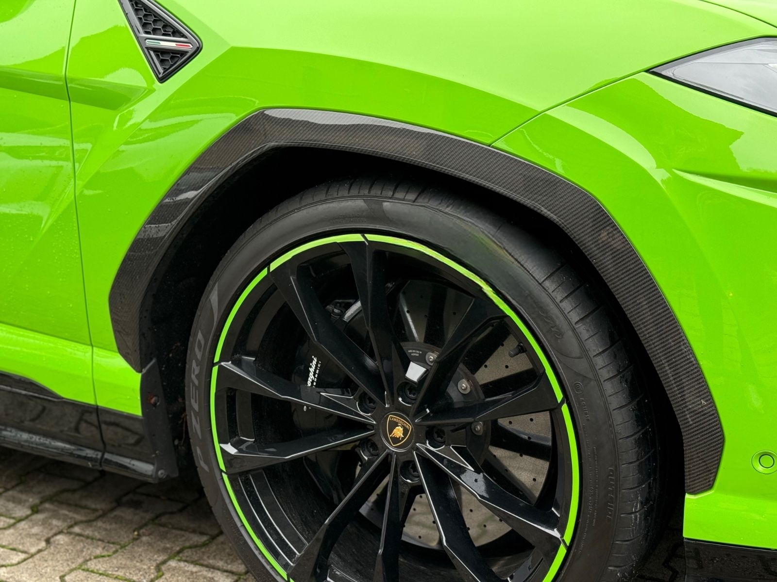 Lamborghini Urus 4.0 V8 Capsule Akrapovic Carbon 23 B&O TV foto 4