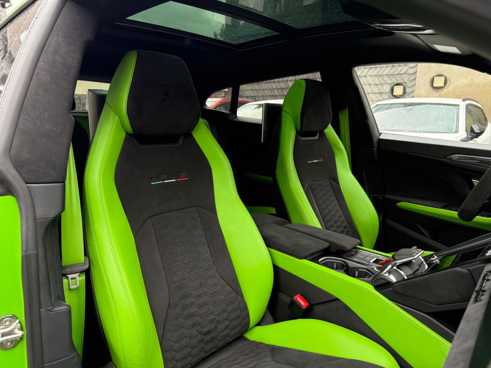 Lamborghini Urus 4.0 V8 Capsule Akrapovic Carbon 23 B&O TV foto 5