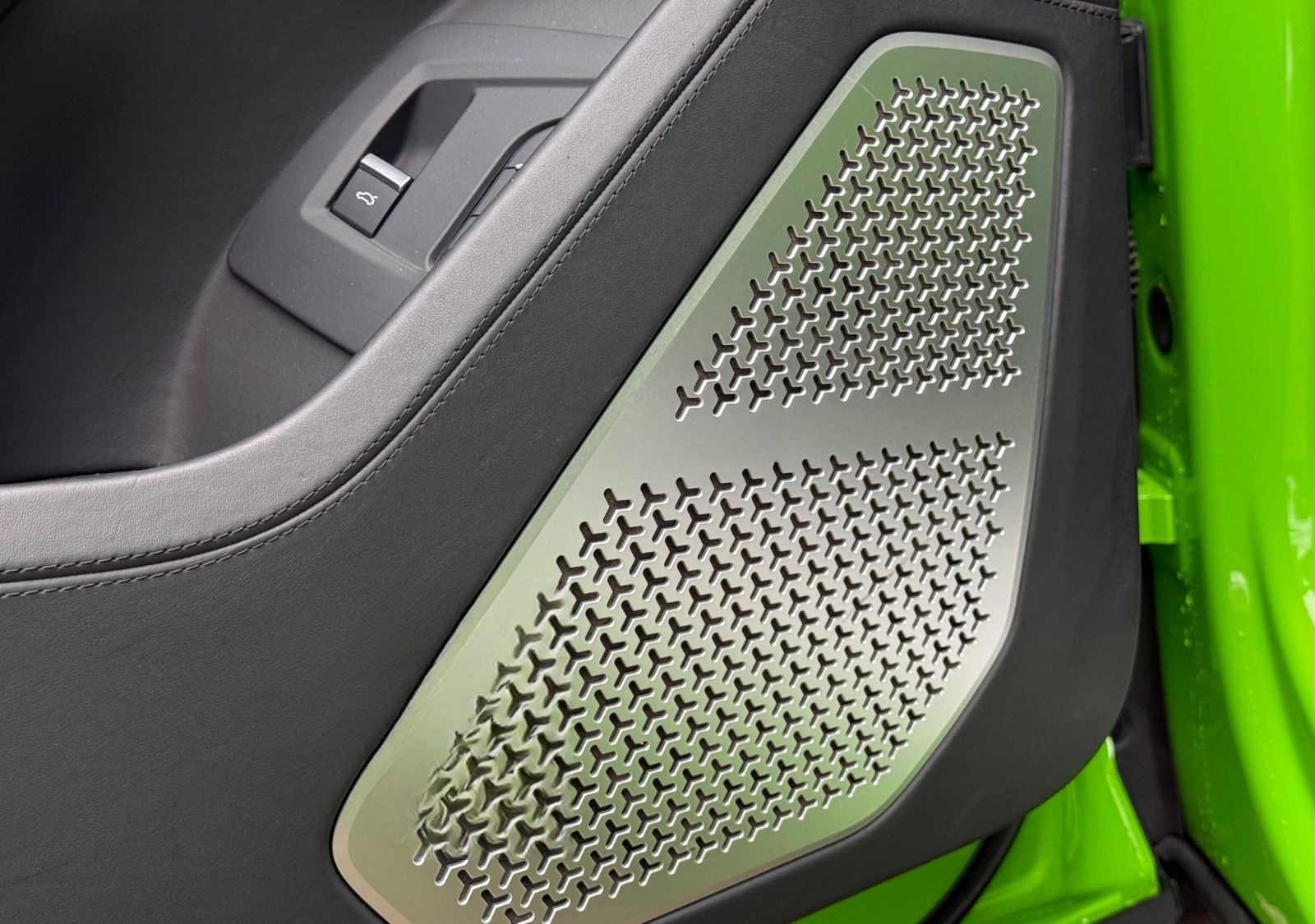 Lamborghini Urus 4.0 V8 Capsule Akrapovic Carbon 23 B&O TV foto 8