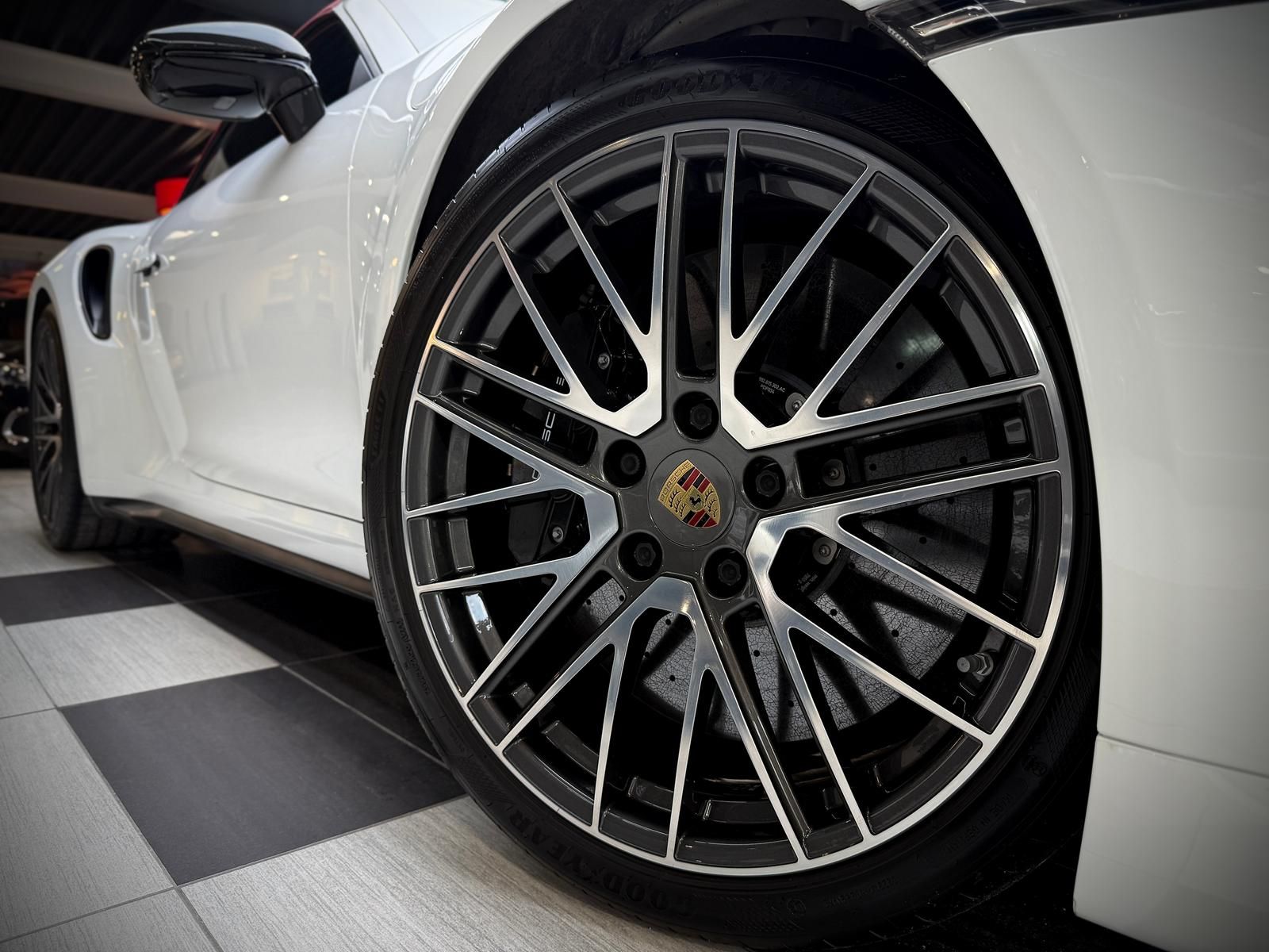 Porsche 911 Turbo S Cabriolet*InnoDrive*Carbon*Lift* foto 7
