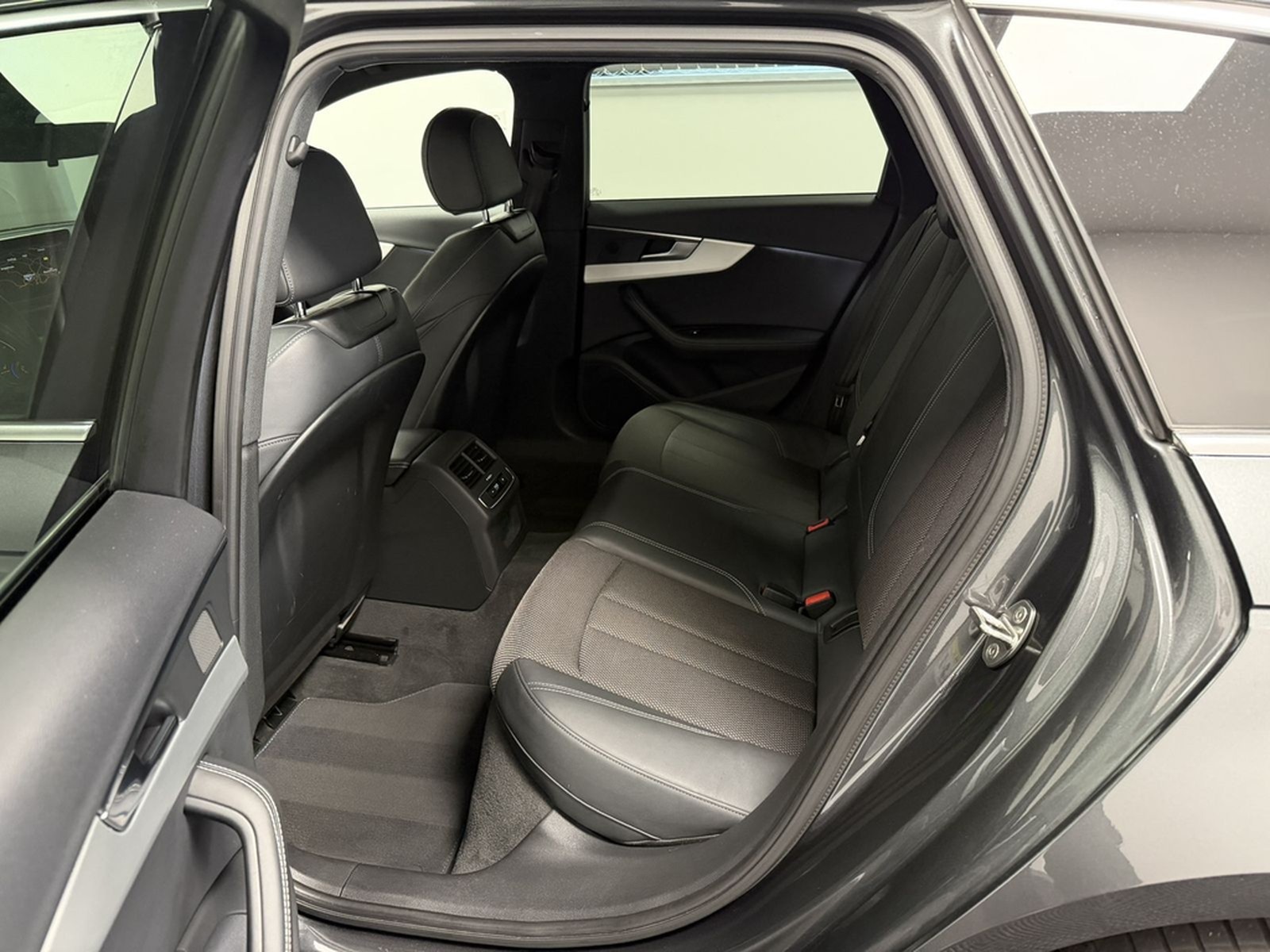Audi A4 Avant 1.4 TSI S-tronic S-line Daytonagrau  foto 17