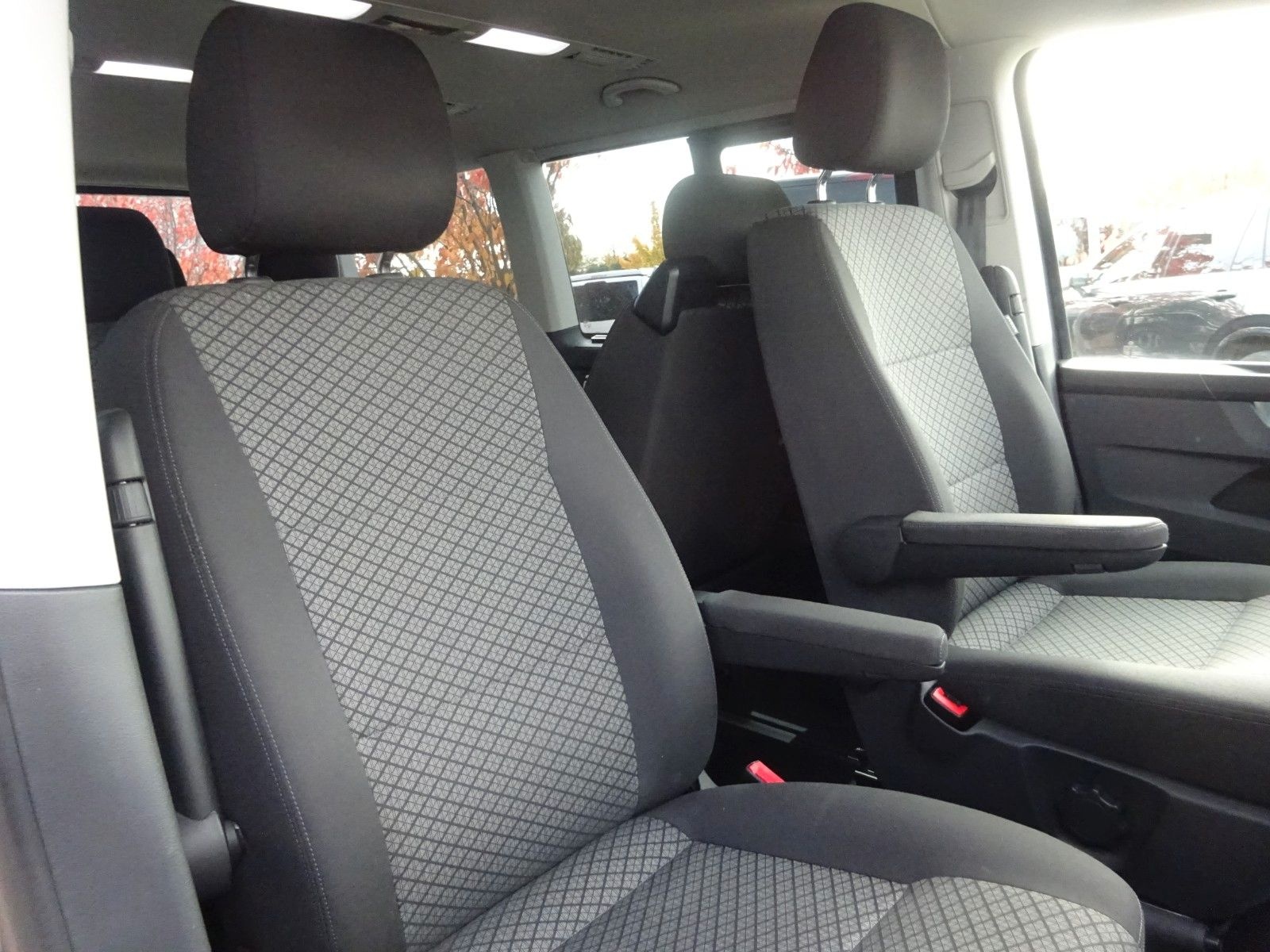Volkswagen T6.1 Multivan 150PS DSG KR Navi Tempomat 7-Sitze foto 9
