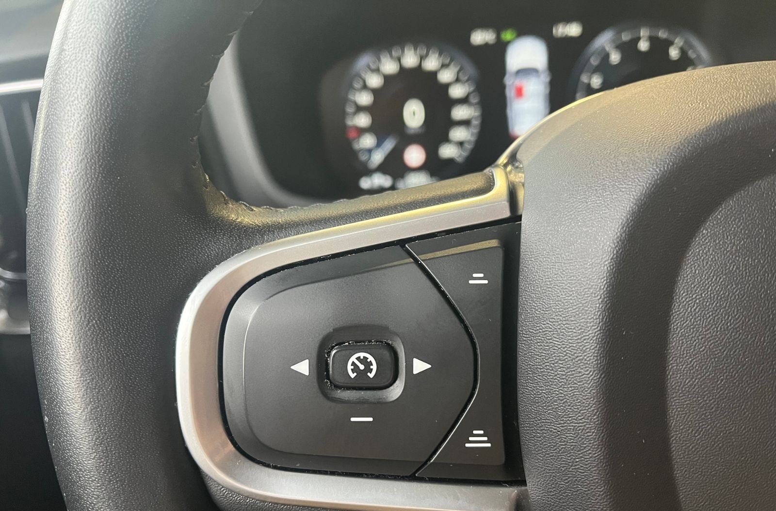 Volvo V60 Kombi Momentum Pro LED NAVI ALU foto 12