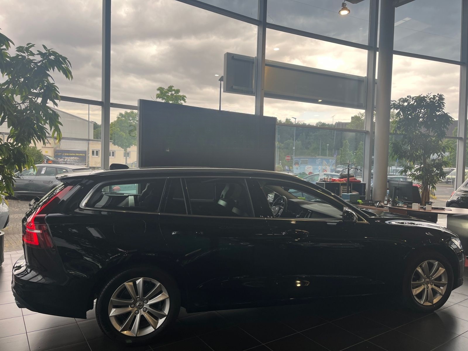 Volvo V60 Kombi Momentum Pro LED NAVI ALU foto 7