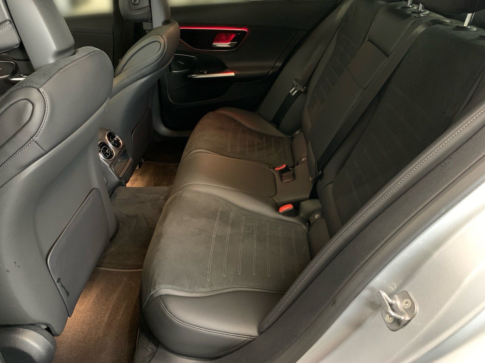 Mercedes-Benz C 300 de *AMG*AHK*PANO*360°KAM*MEMO*STHZ* foto 11