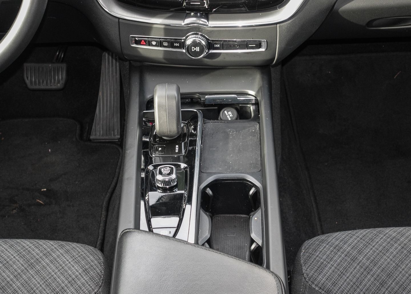 Volvo XC60 Momentum Pro 2WD Digitales Cockpit Soundsys foto 10