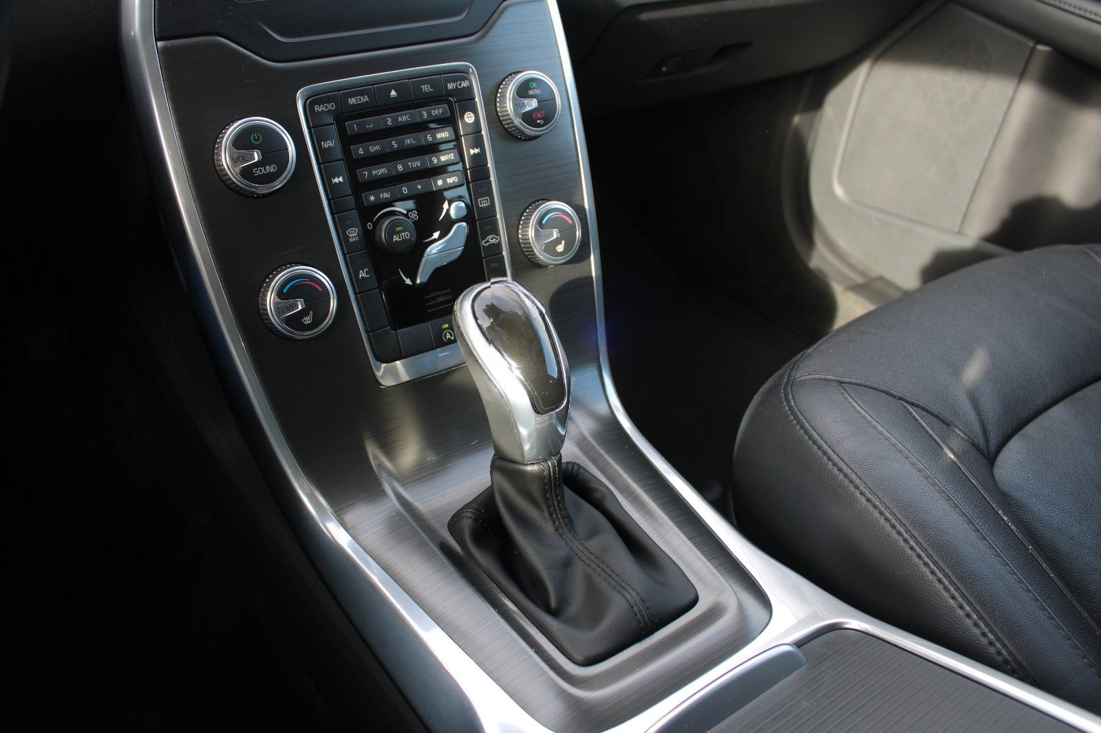 Volvo V70 D4 Momentum /SHZ/Leder/Tempomat foto 22