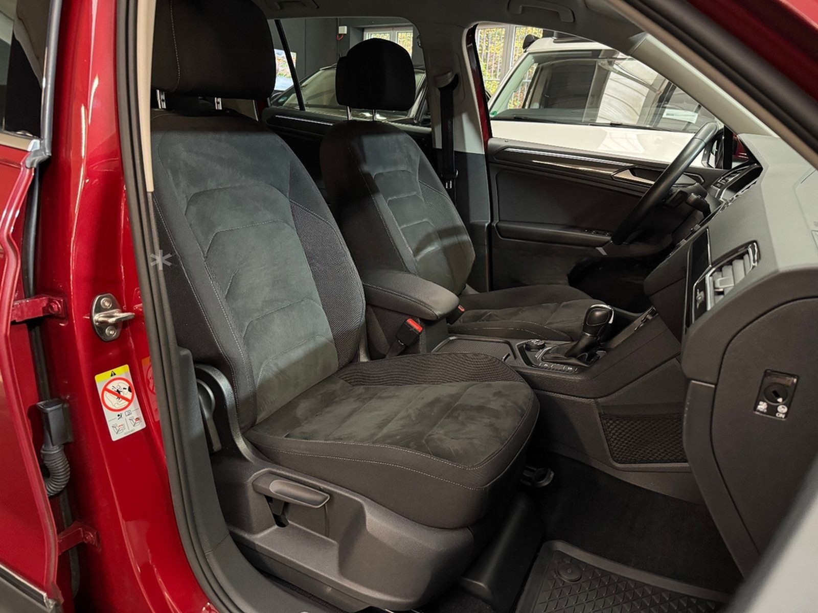 Volkswagen Tiguan Highline 4M/DSG/Navi/Massage/Virtual/360° foto 14