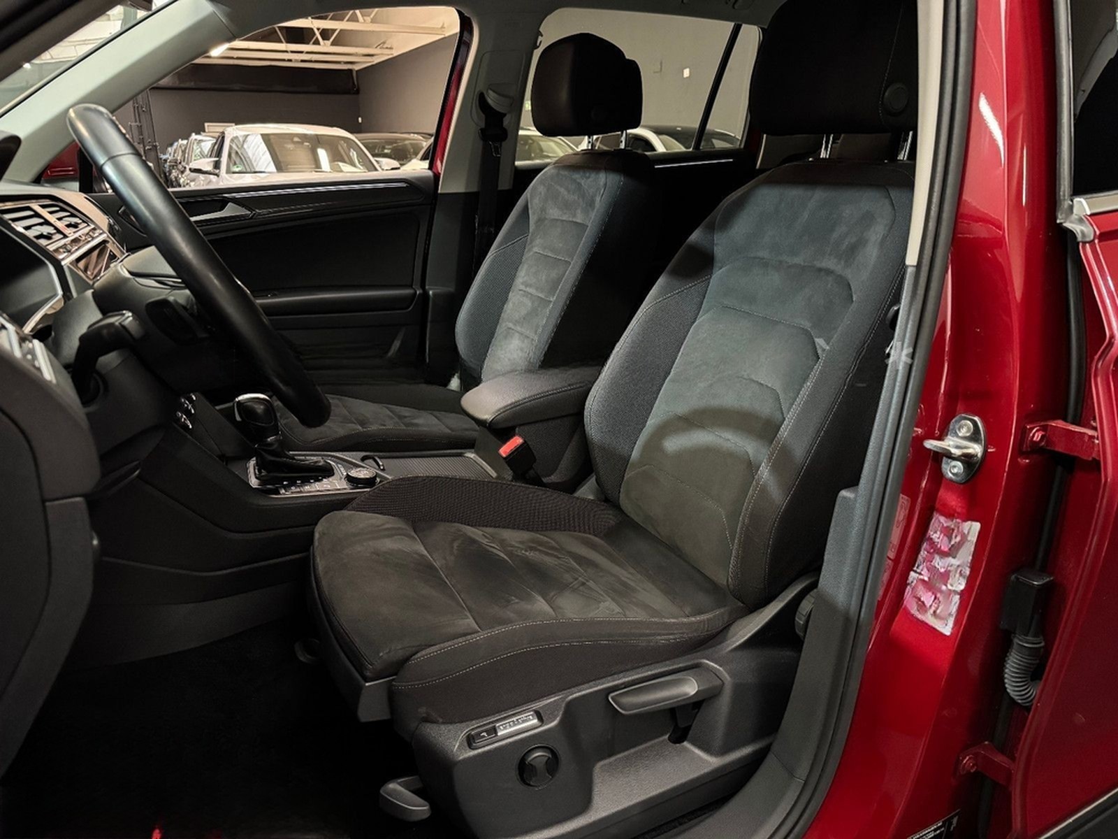 Volkswagen Tiguan Highline 4M/DSG/Navi/Massage/Virtual/360° foto 16