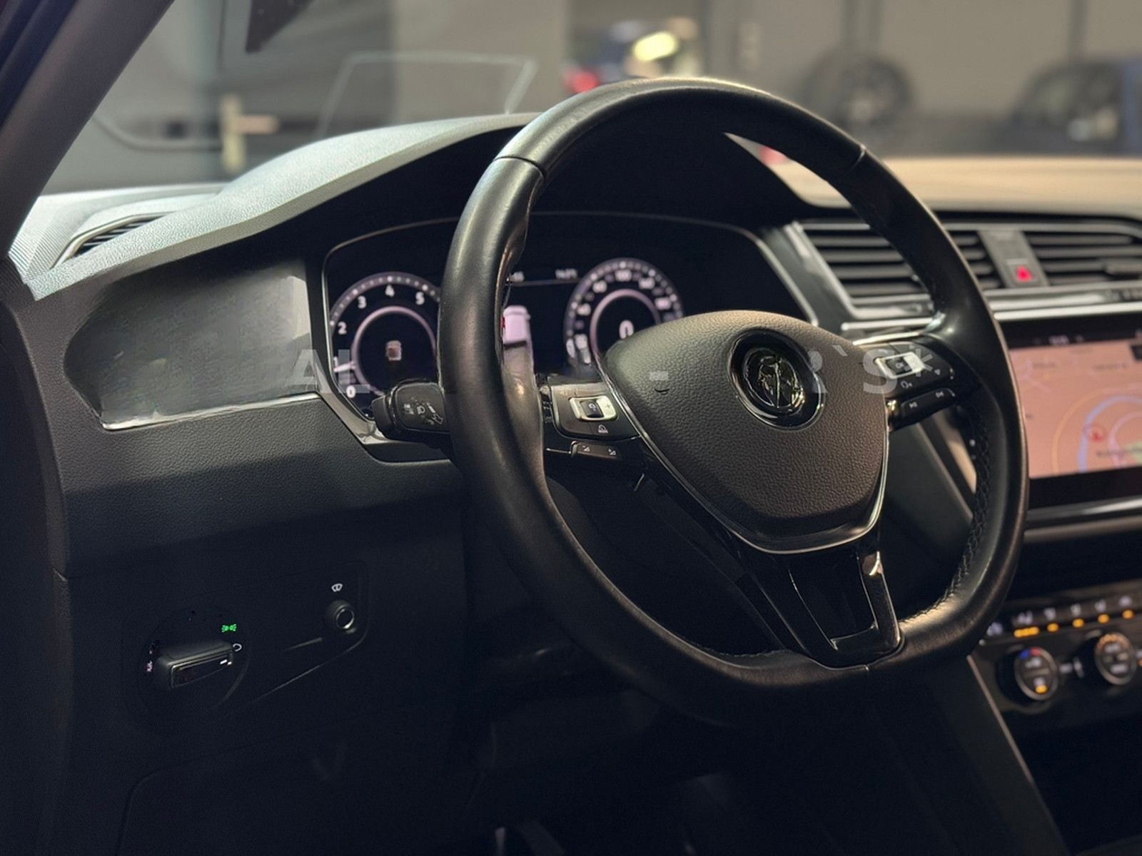 Volkswagen Tiguan Highline 4M/DSG/Navi/Massage/Virtual/360° foto 17