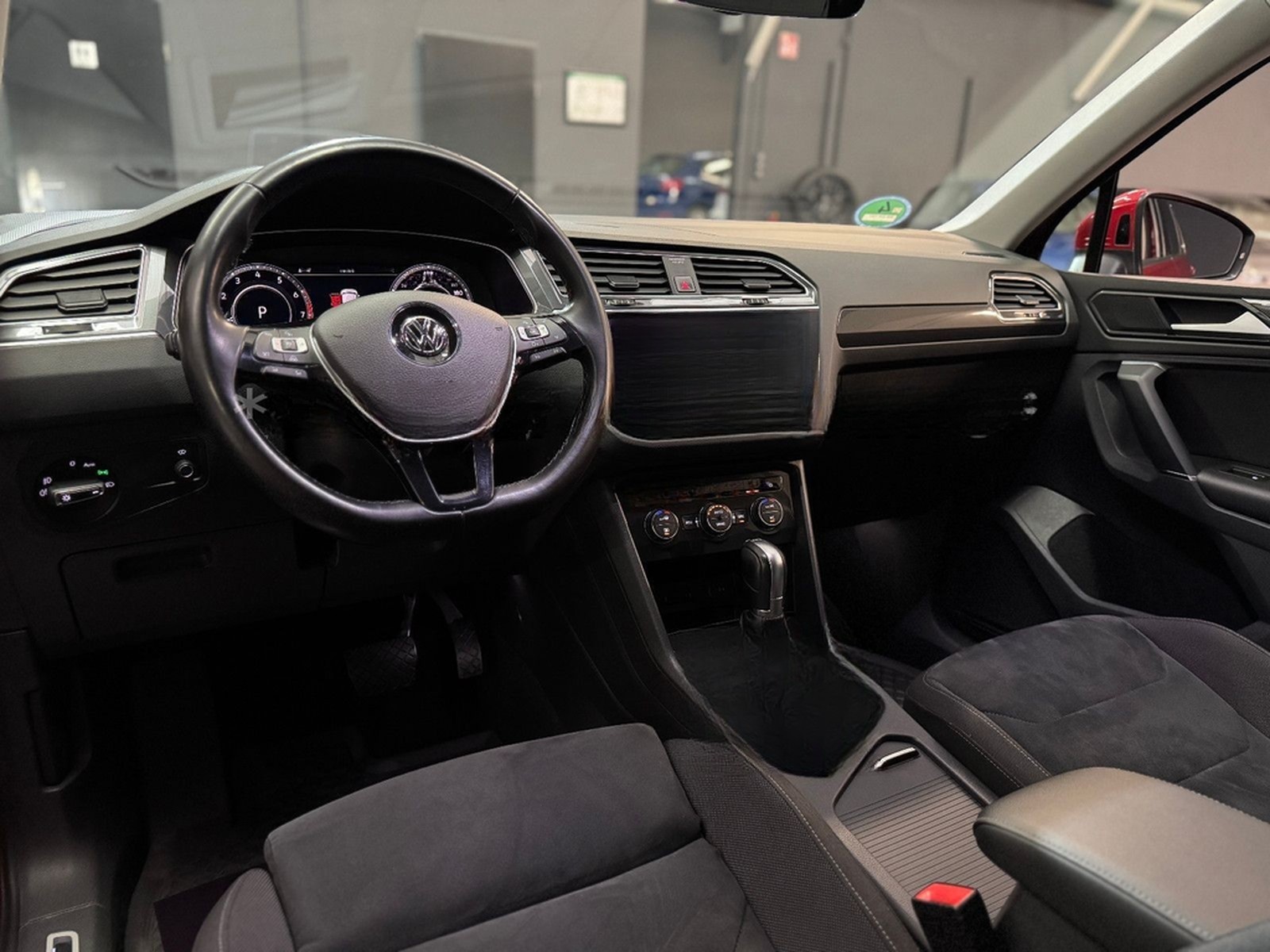 Volkswagen Tiguan Highline 4M/DSG/Navi/Massage/Virtual/360° foto 19
