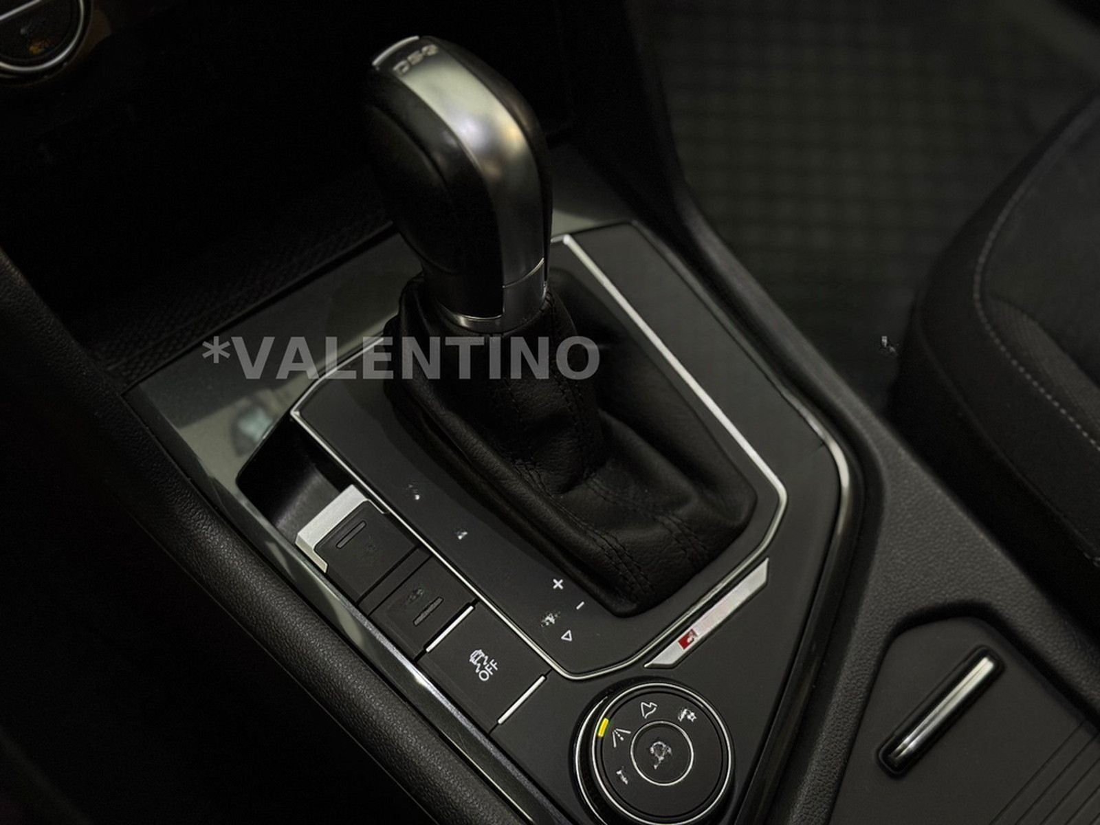 Volkswagen Tiguan Highline 4M/DSG/Navi/Massage/Virtual/360° foto 24