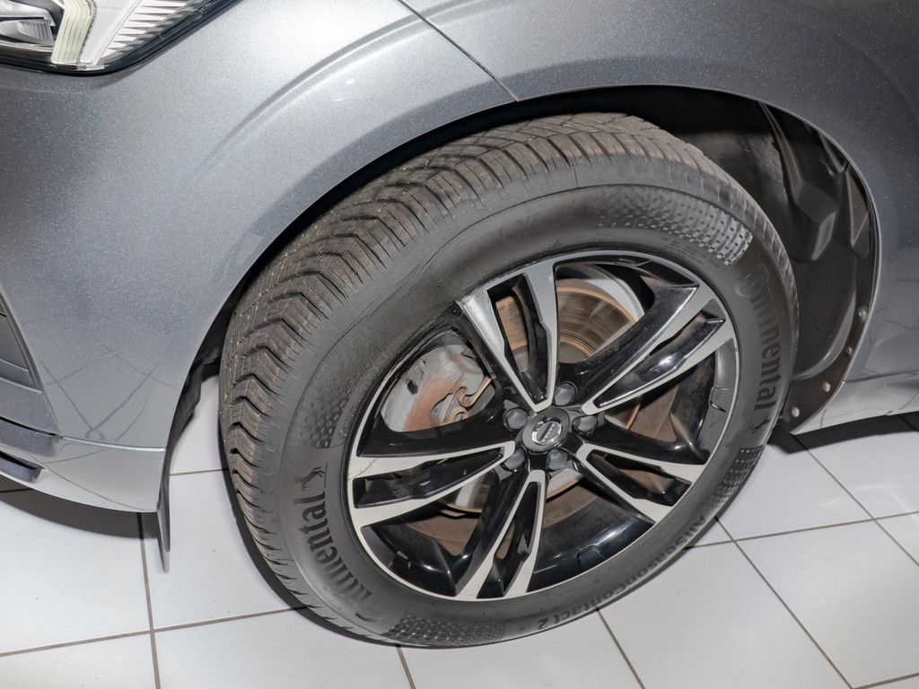 Volvo XC 60 T4 2WD Momentum Pro H/K NAVI W-LAN ACC LED foto 2