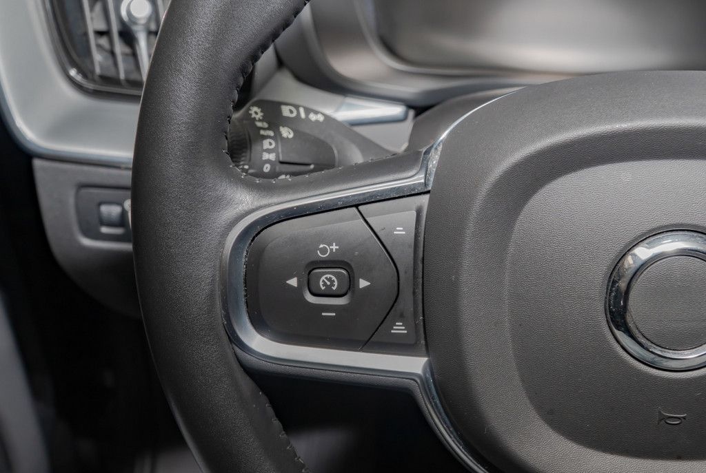 Volvo XC 60 T4 2WD Momentum Pro H/K NAVI W-LAN ACC LED foto 11