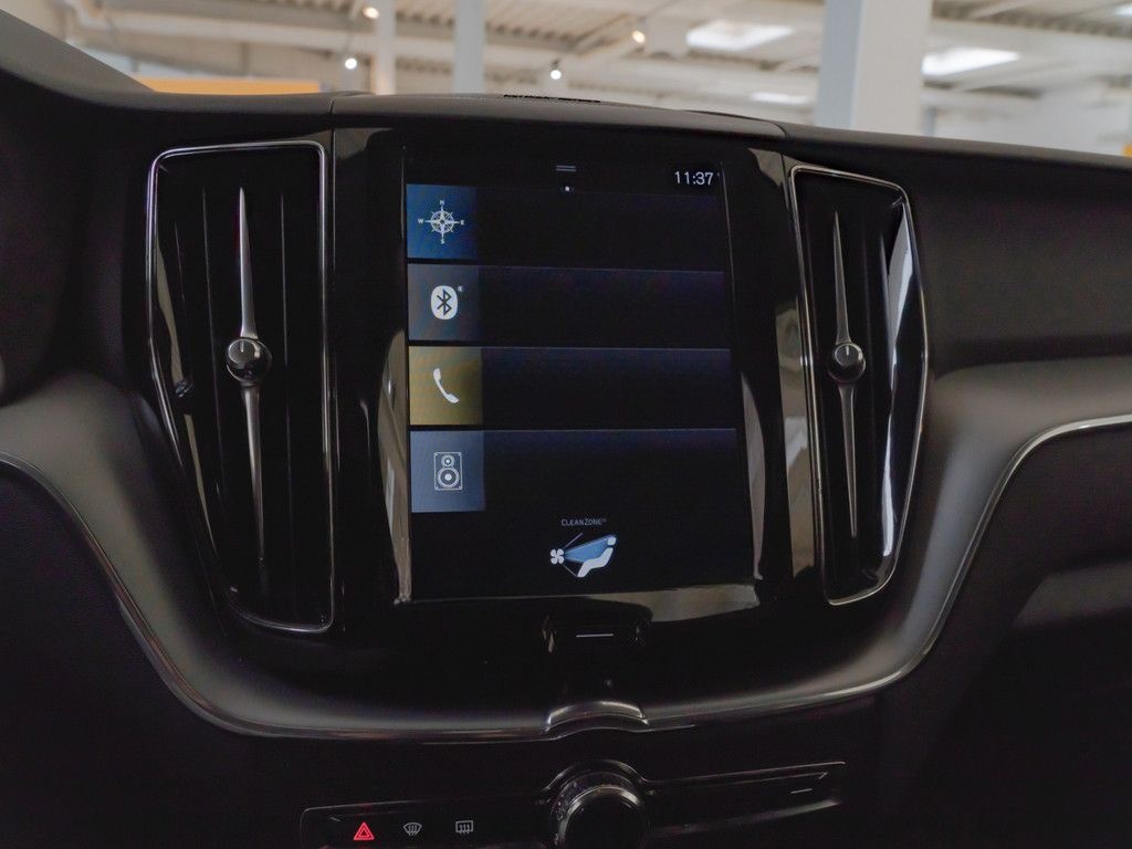 Volvo XC 60 T4 2WD Momentum Pro H/K NAVI W-LAN ACC LED foto 13