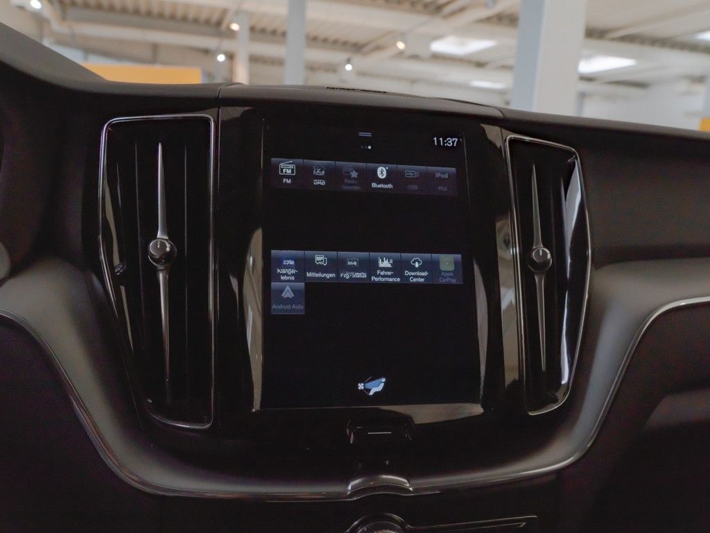 Volvo XC 60 T4 2WD Momentum Pro H/K NAVI W-LAN ACC LED foto 16