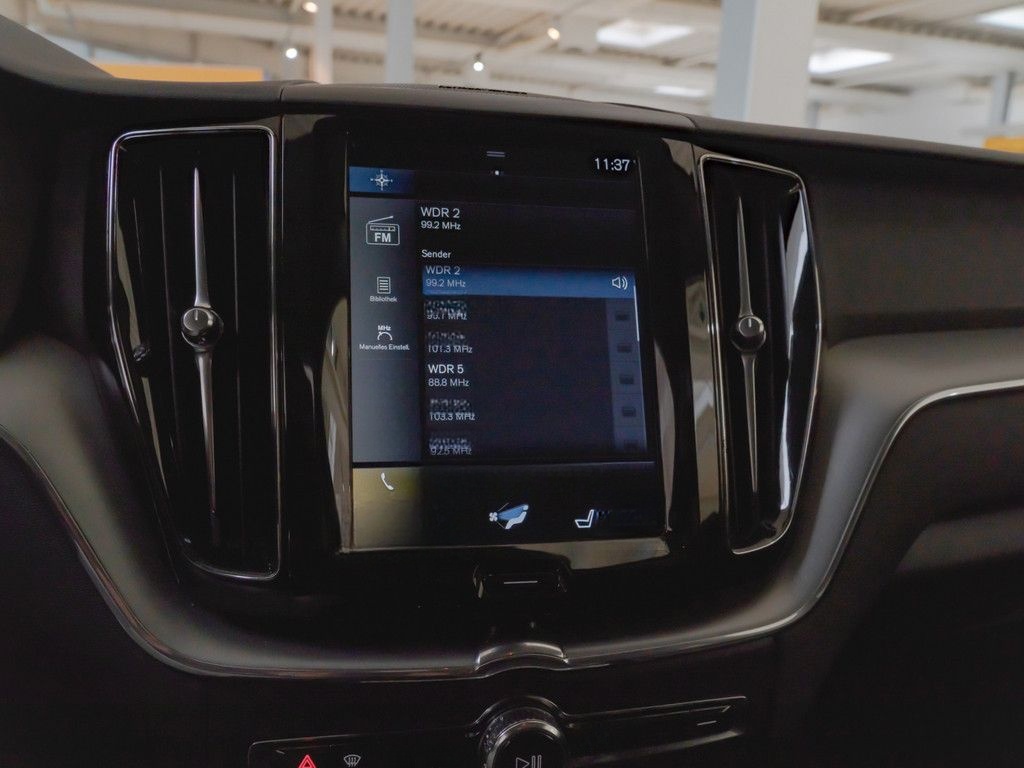 Volvo XC 60 T4 2WD Momentum Pro H/K NAVI W-LAN ACC LED foto 17