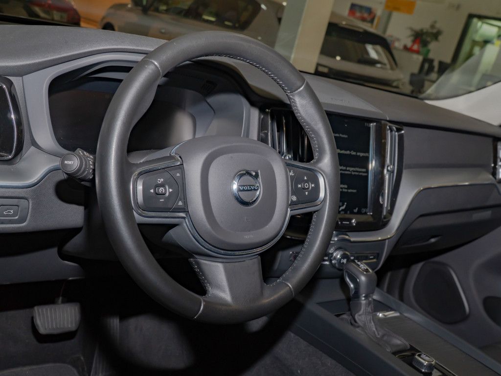 Volvo XC 60 T4 2WD Momentum Pro H/K NAVI W-LAN ACC LED foto 7