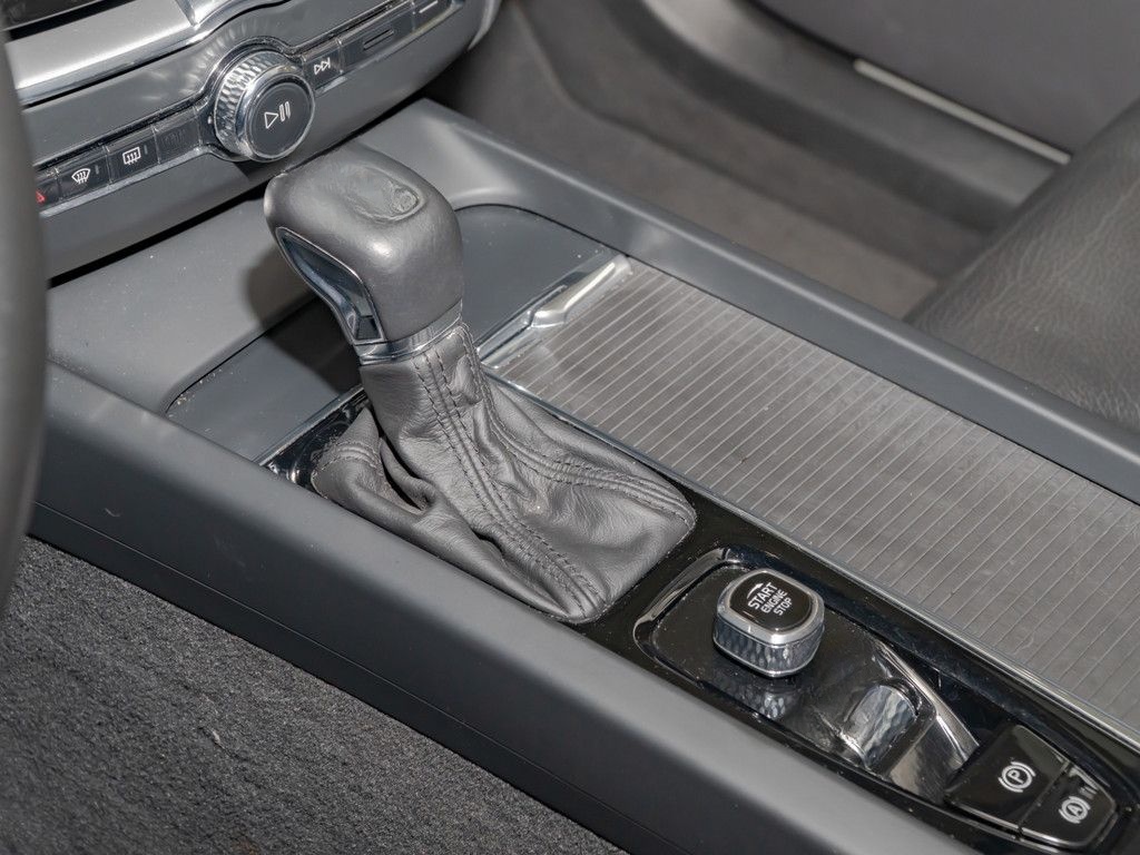 Volvo XC 60 T4 2WD Momentum Pro H/K NAVI W-LAN ACC LED foto 8