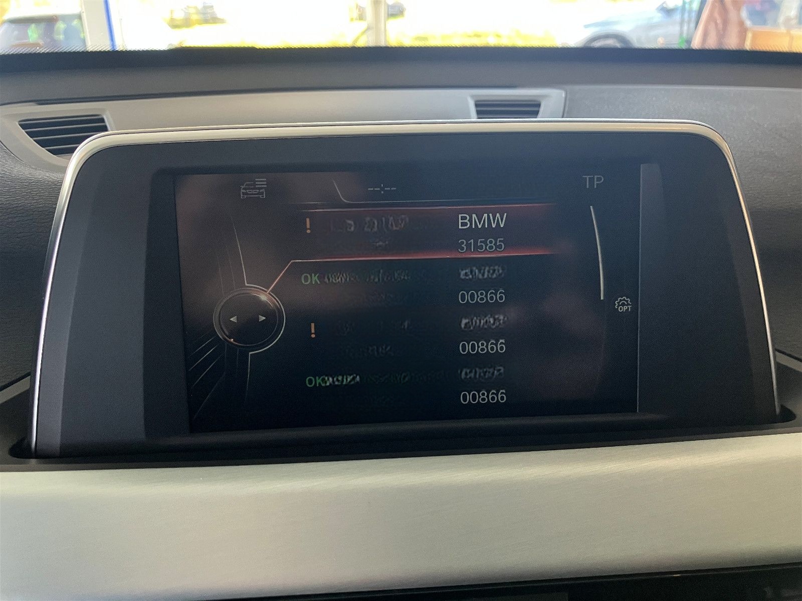 BMW X1 2.0ix/x-Line/1.Hd/Garantie/LED/AHK/Navi/Leder foto 14