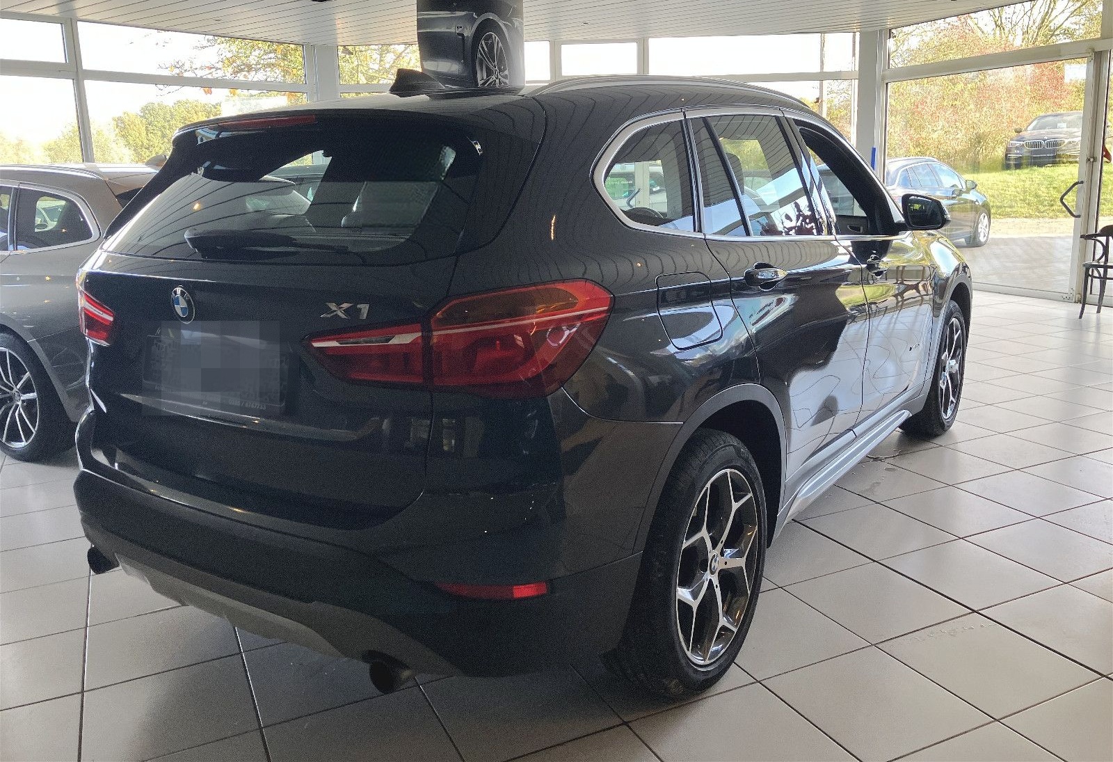 BMW X1 2.0ix/x-Line/1.Hd/Garantie/LED/AHK/Navi/Leder foto 4