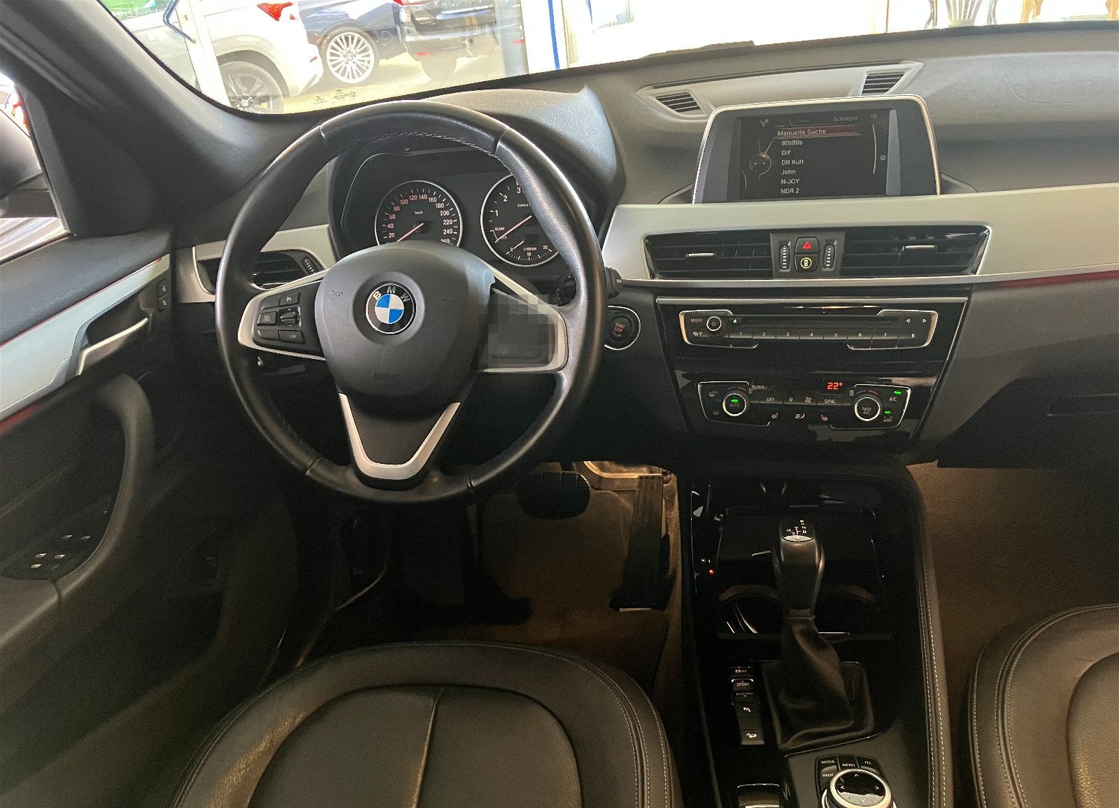 BMW X1 2.0ix/x-Line/1.Hd/Garantie/LED/AHK/Navi/Leder foto 5