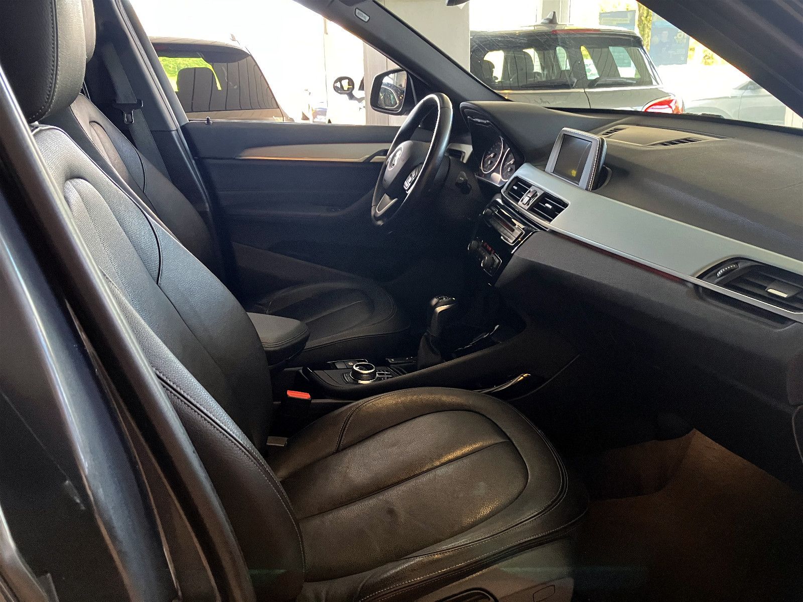 BMW X1 2.0ix/x-Line/1.Hd/Garantie/LED/AHK/Navi/Leder foto 8