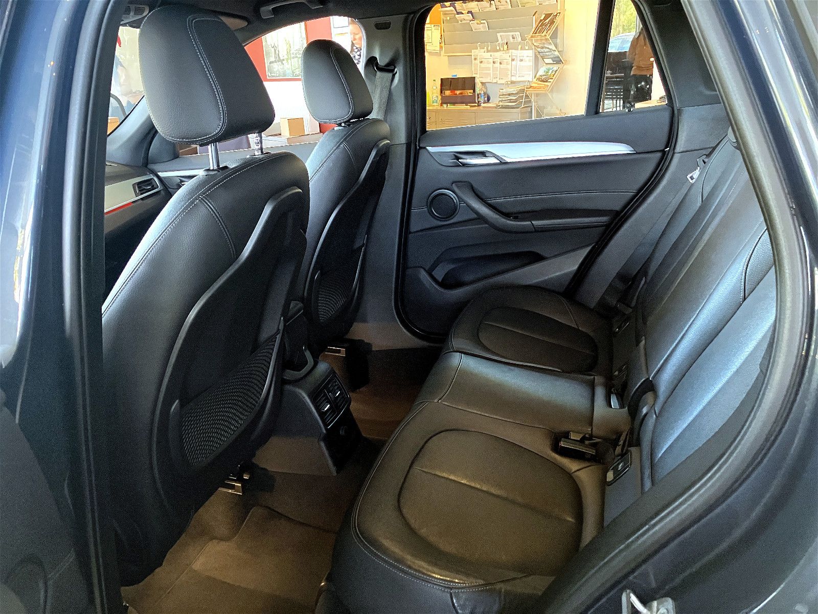 BMW X1 2.0ix/x-Line/1.Hd/Garantie/LED/AHK/Navi/Leder foto 10