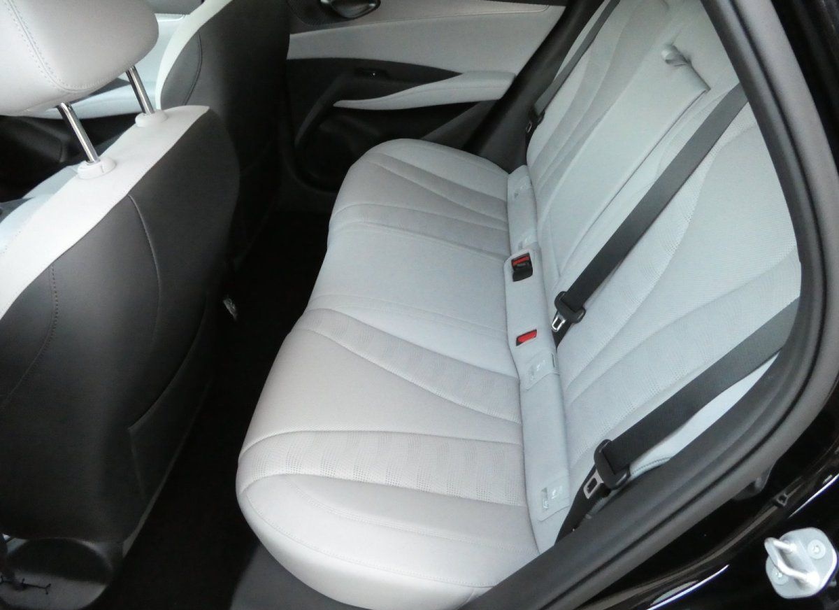 BYD Seal 6 DM-I Touring Comfort *Privacy*Pano*Leder* foto 9