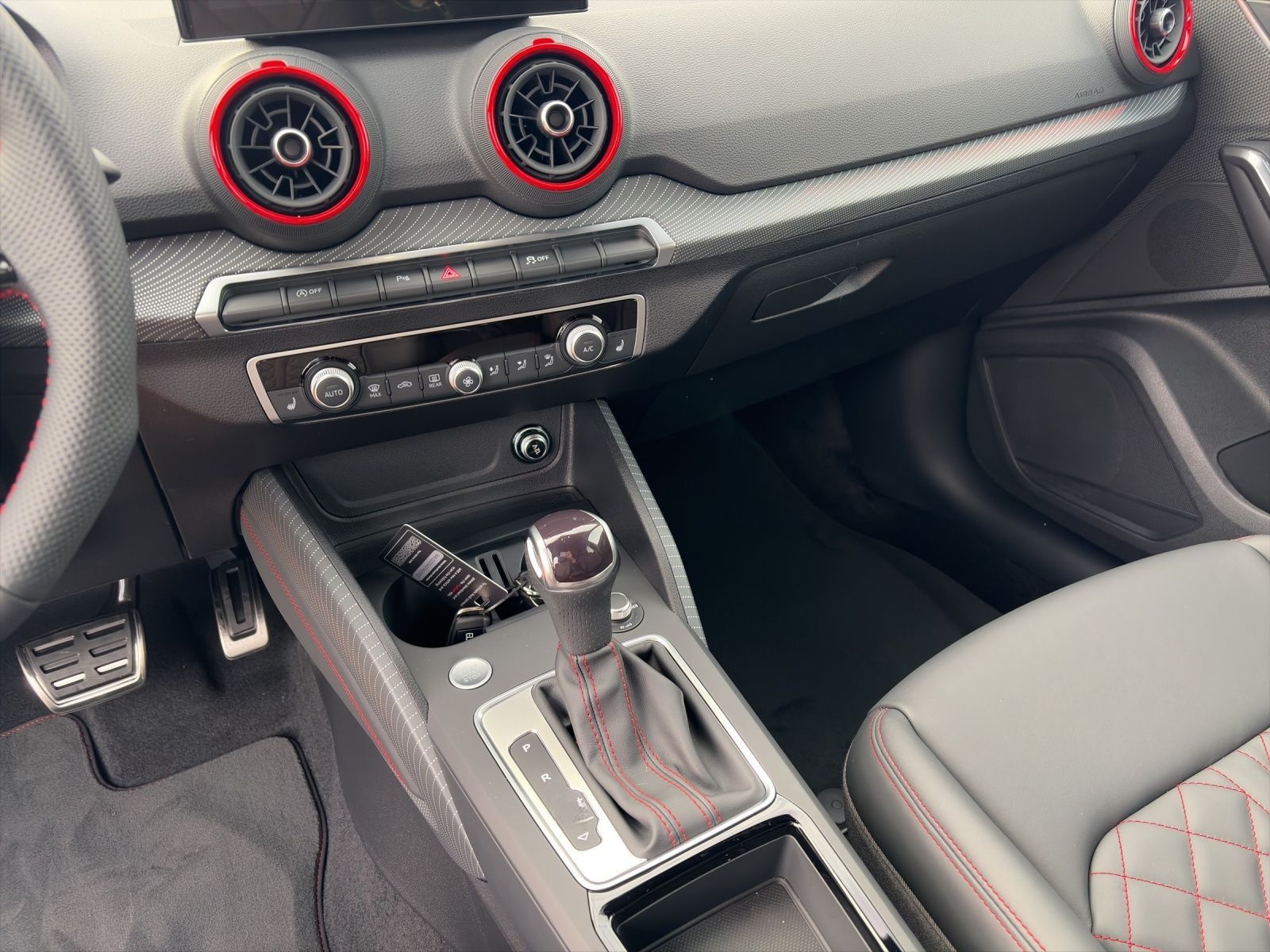 Audi Q2 35 TFSI S-LINE COMP+MATRIX+KAMERA+CARPLAY foto 8