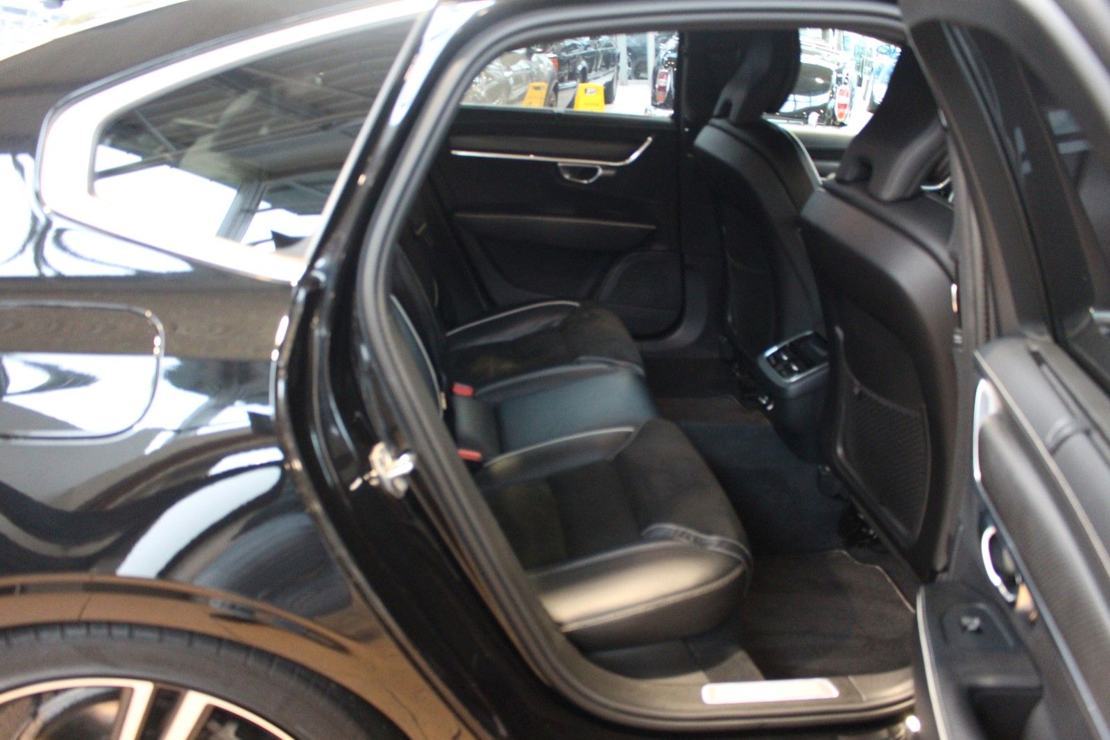 Volvo S90 Lim. R Design AWD+360°Kamera+Carbon+AHK+VOLL foto 15