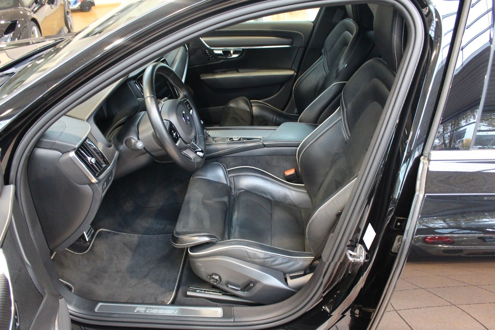 Volvo S90 Lim. R Design AWD+360°Kamera+Carbon+AHK+VOLL foto 9