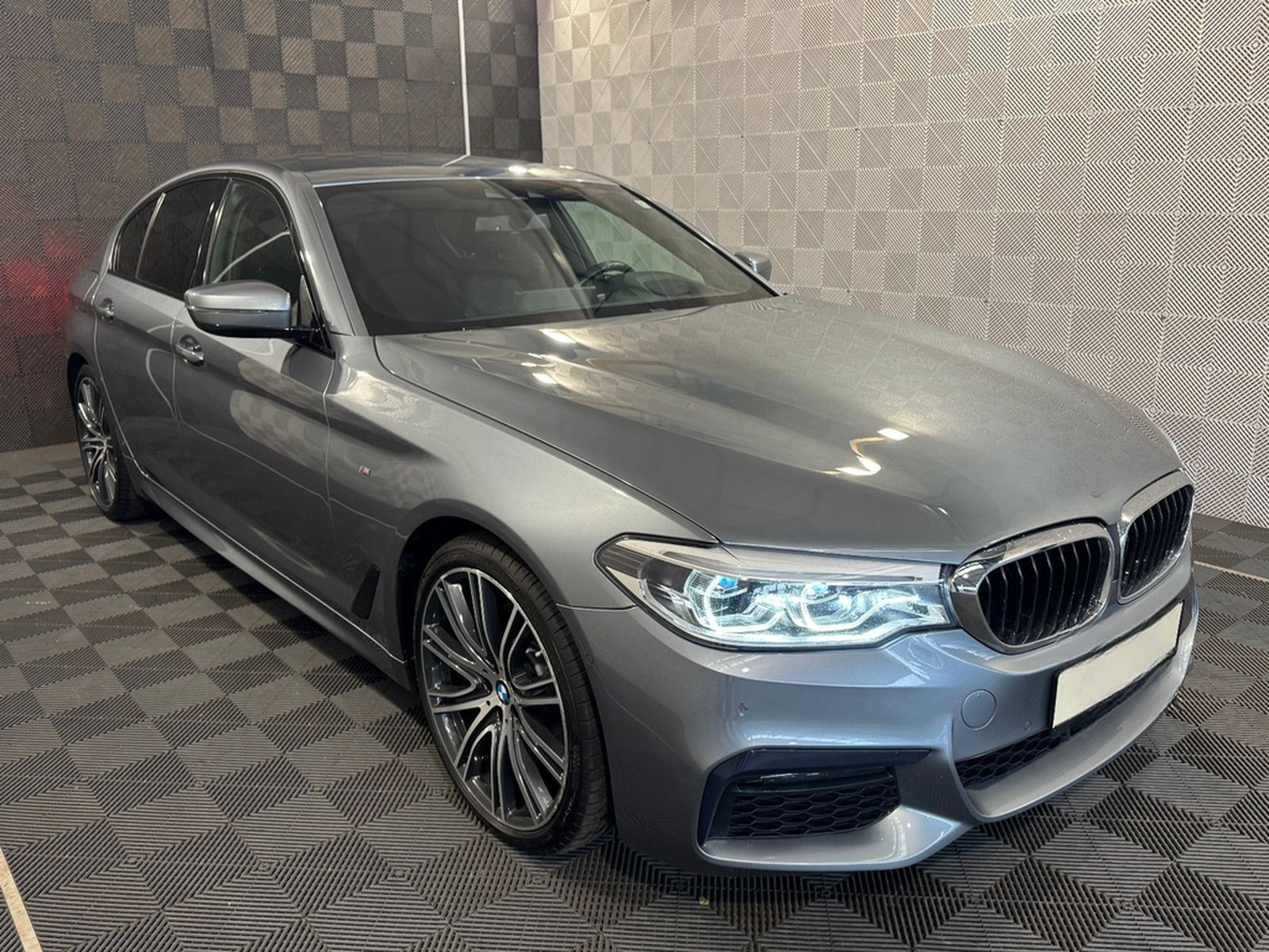 BMW 530i Lim. xDr.*M SPORT*LED-ACC-H&K-HUD-R.KAM-AHK foto 1