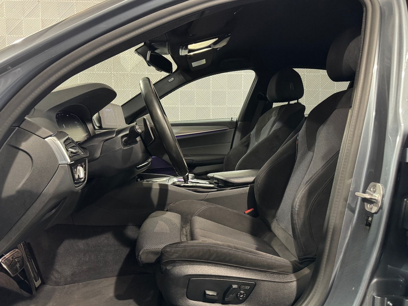 BMW 530i Lim. xDr.*M SPORT*LED-ACC-H&K-HUD-R.KAM-AHK foto 13