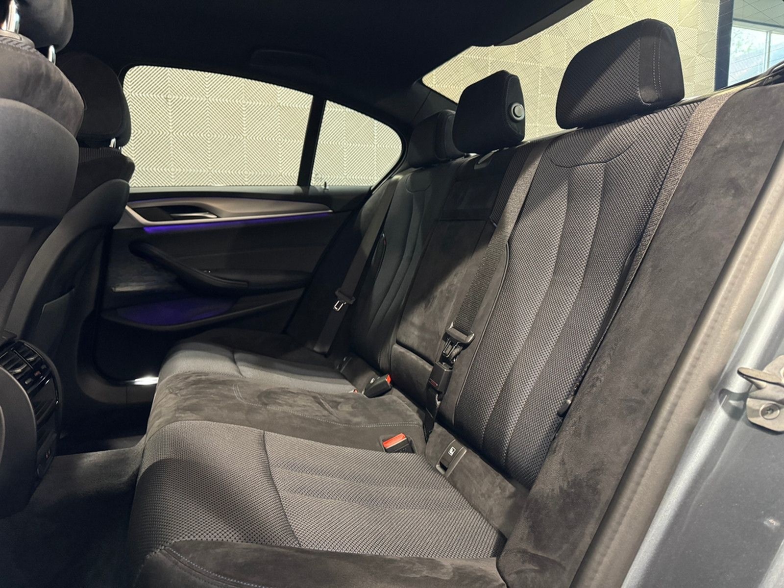 BMW 530i Lim. xDr.*M SPORT*LED-ACC-H&K-HUD-R.KAM-AHK foto 16