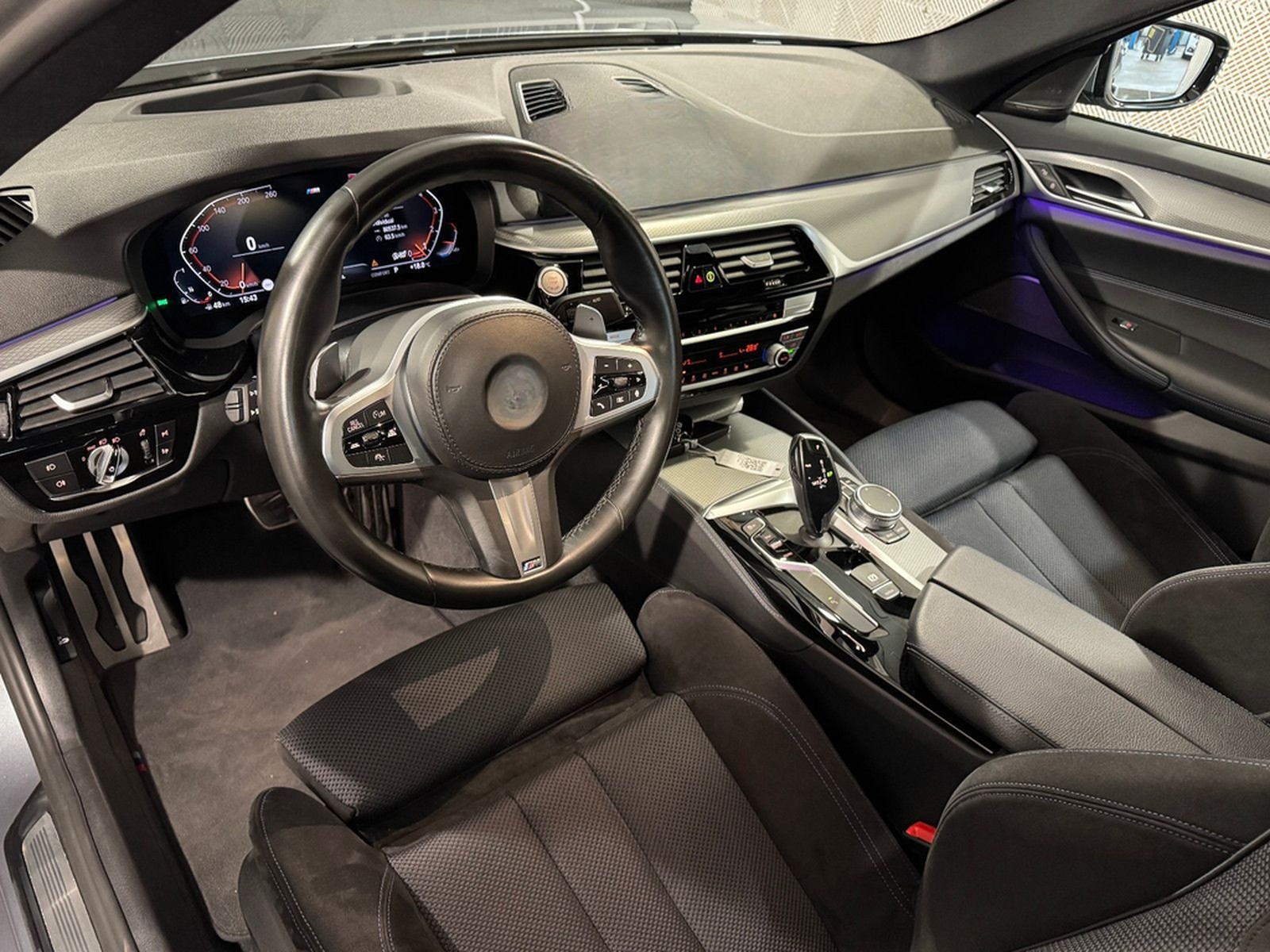 BMW 530i Lim. xDr.*M SPORT*LED-ACC-H&K-HUD-R.KAM-AHK foto 23