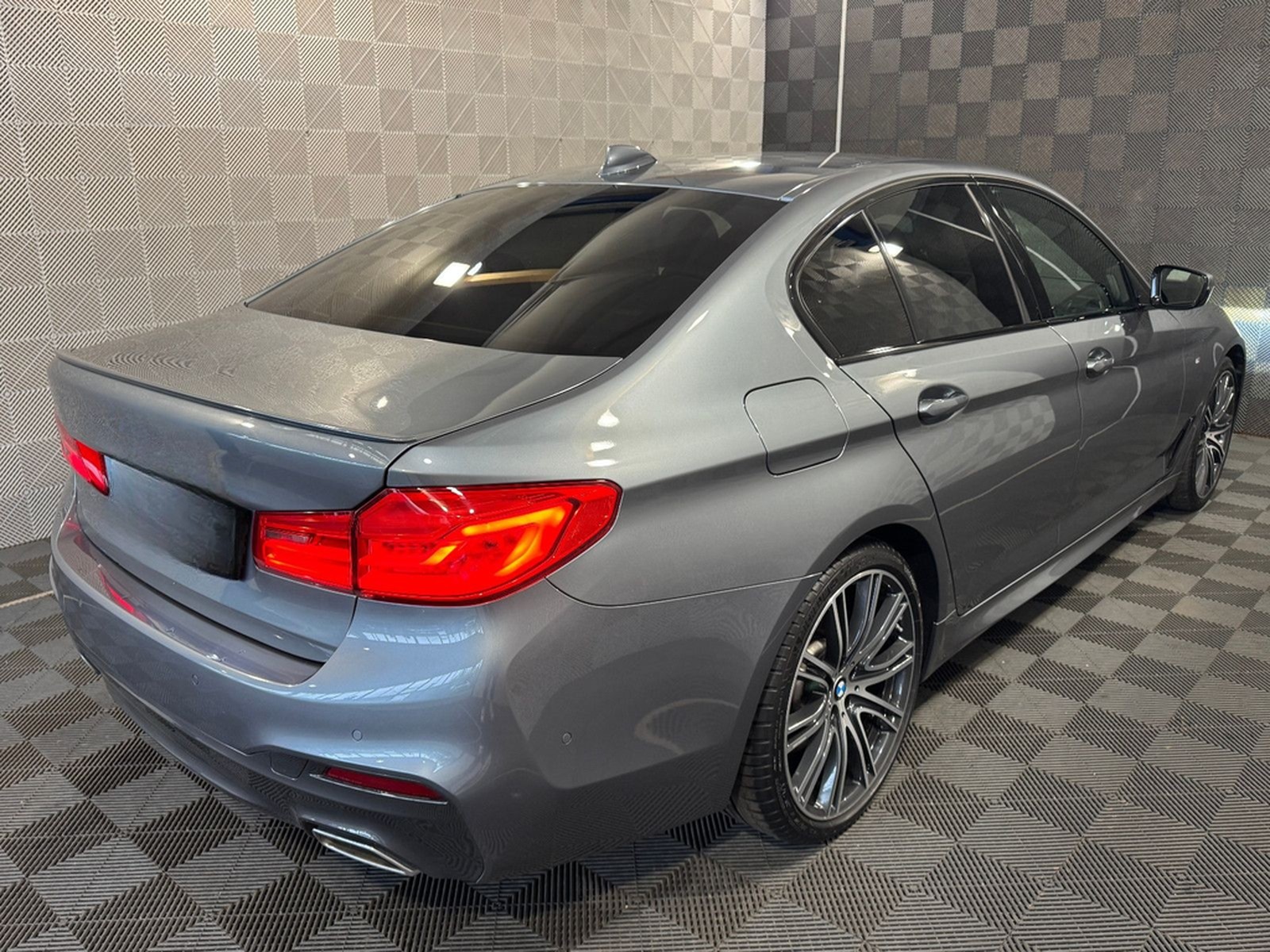 BMW 530i Lim. xDr.*M SPORT*LED-ACC-H&K-HUD-R.KAM-AHK foto 4