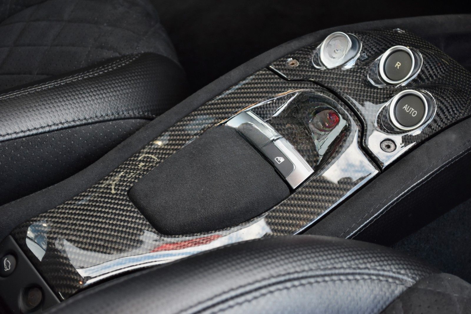 Ferrari 458 ITALIA KAMERA LIFT BLACK CARBON EDITION foto 15