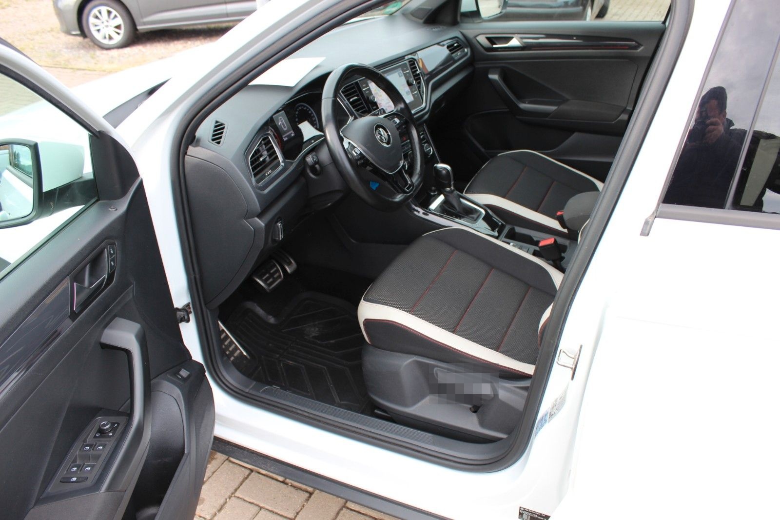 Volkswagen T-Roc Sport PDC AHK Klimaau. foto 11