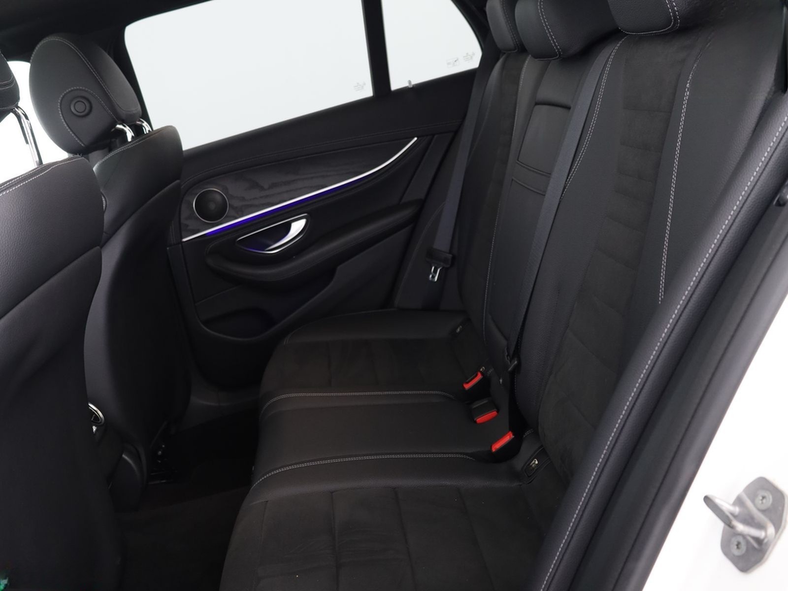 Mercedes-Benz E 250 T AMG NIGHT MULTIBEAM,360GRAD,KEYLESS,PANO foto 11