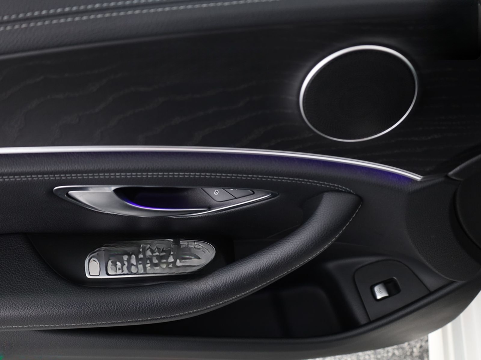 Mercedes-Benz E 250 T AMG NIGHT MULTIBEAM,360GRAD,KEYLESS,PANO foto 13