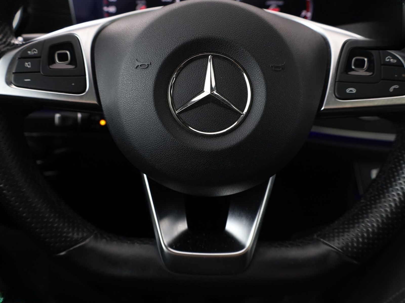 Mercedes-Benz E 250 T AMG NIGHT MULTIBEAM,360GRAD,KEYLESS,PANO foto 15