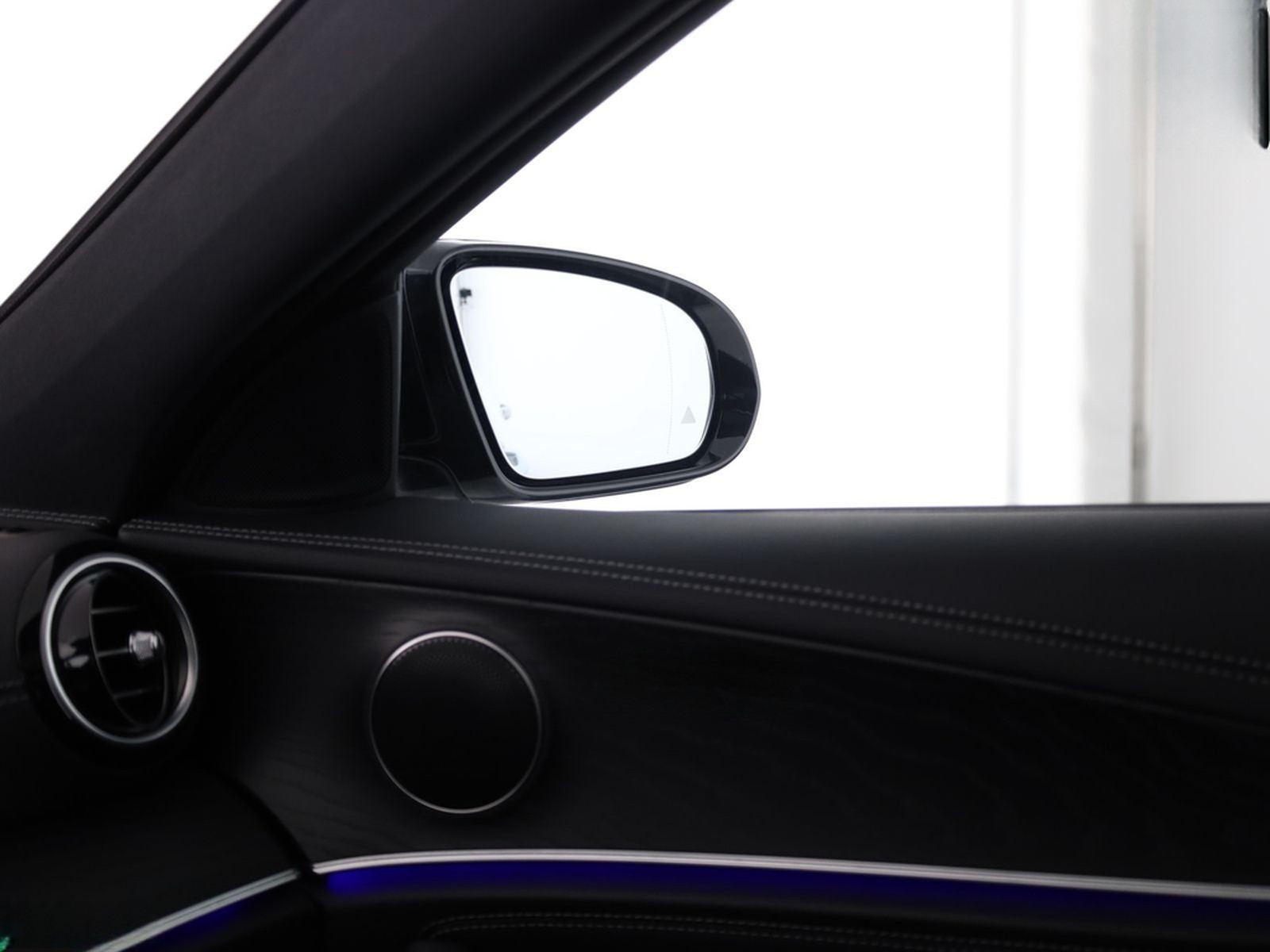 Mercedes-Benz E 250 T AMG NIGHT MULTIBEAM,360GRAD,KEYLESS,PANO foto 25